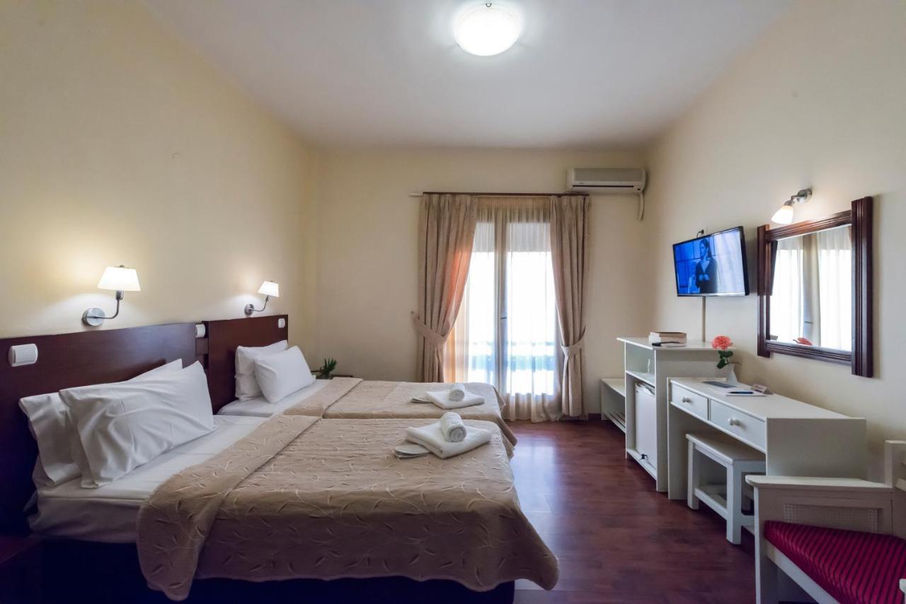 Akroyali Hotel & Villas Messinia Bagian luar foto