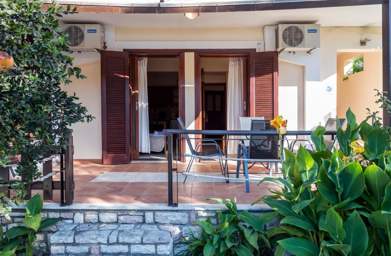 Akroyali Hotel & Villas Messinia Bagian luar foto